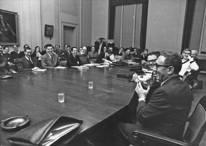 Image of Henry Kissinger holding last seminar in 1968