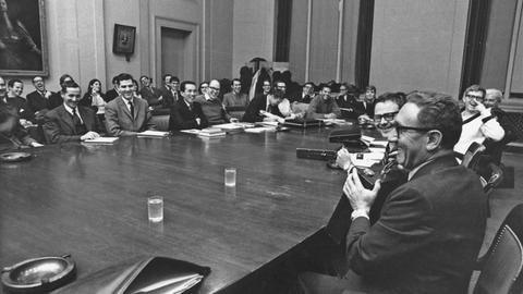 Image of Henry Kissinger holding last seminar in 1968