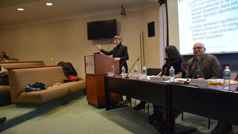 Image of Nonna Mayer giving presentation
