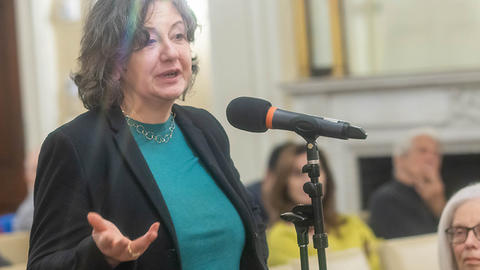 Michèle Lamont asks a question at the microphone.