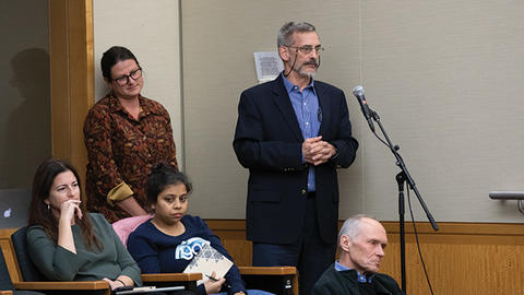 Image of Bruce Jackan asking a question at the mic