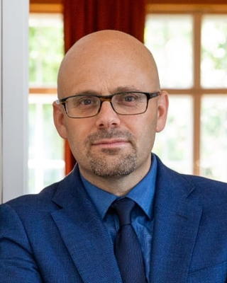 Headshot of Daniel Ziblatt.