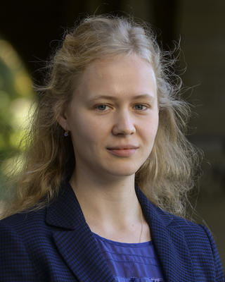 Headshot of Mariya Grinberg.