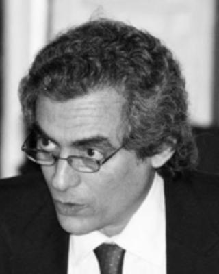 Headshot of Alejandro de la Fuente. 