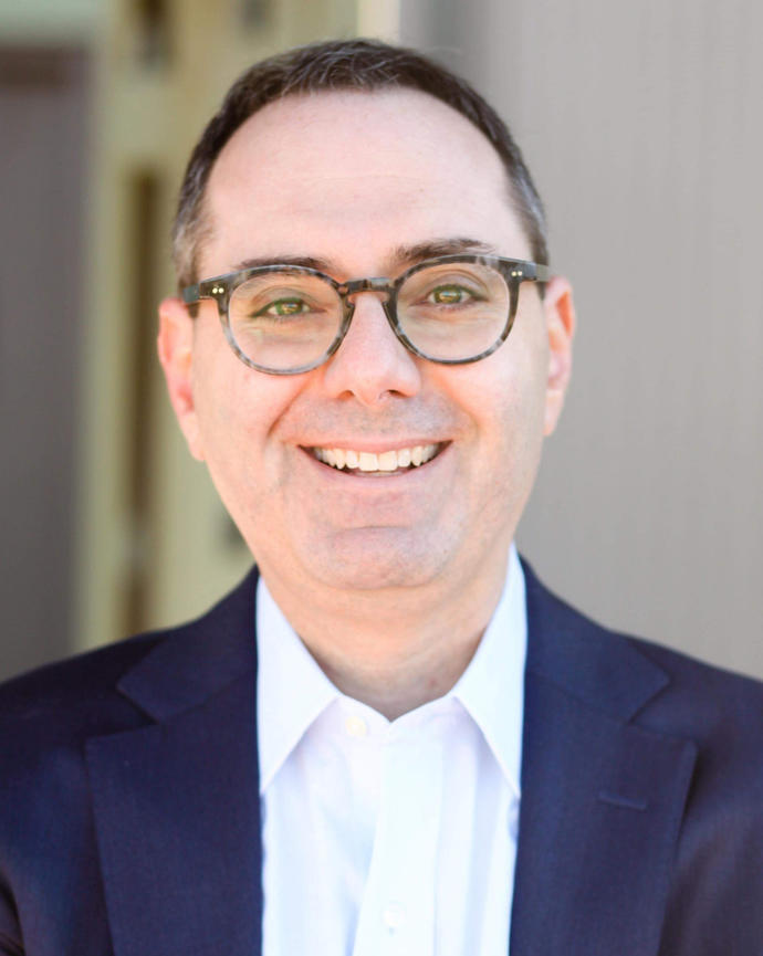 Headshot of David Battat.