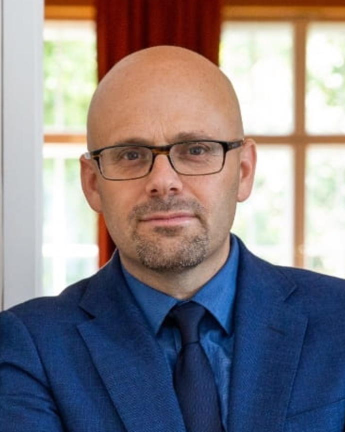 Headshot of Daniel Ziblatt.