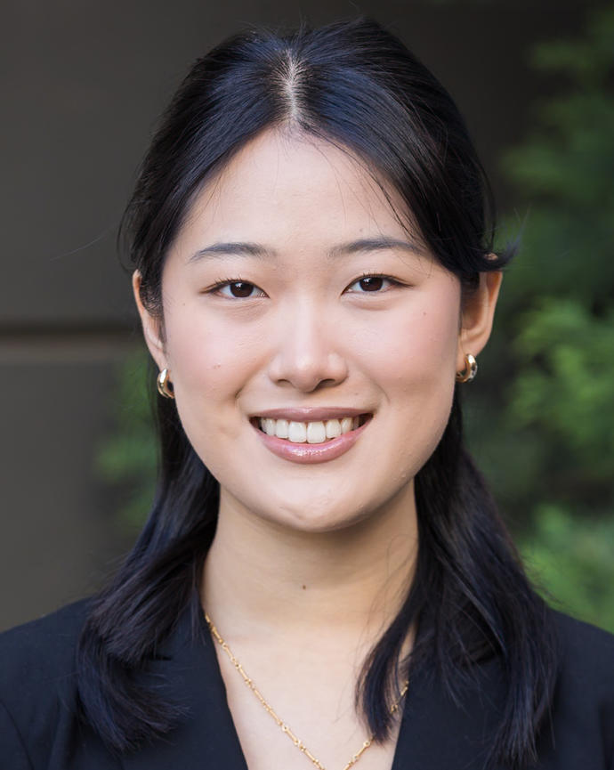 Headshot of Iris Gong Cheng.
