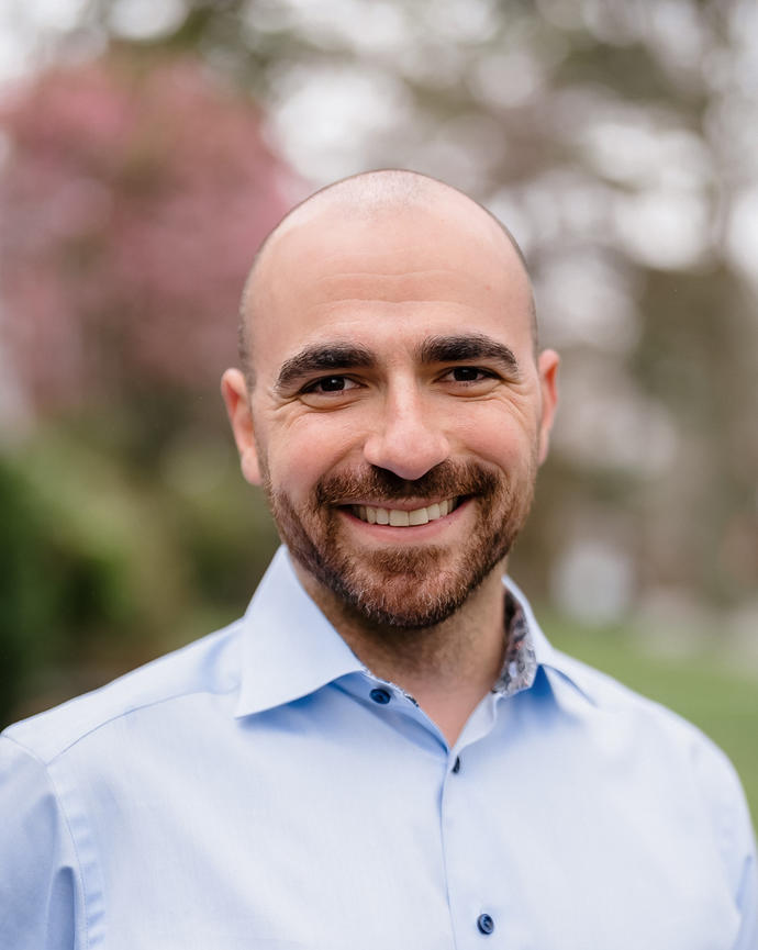 Headshot of Lewis Krashinsky. 