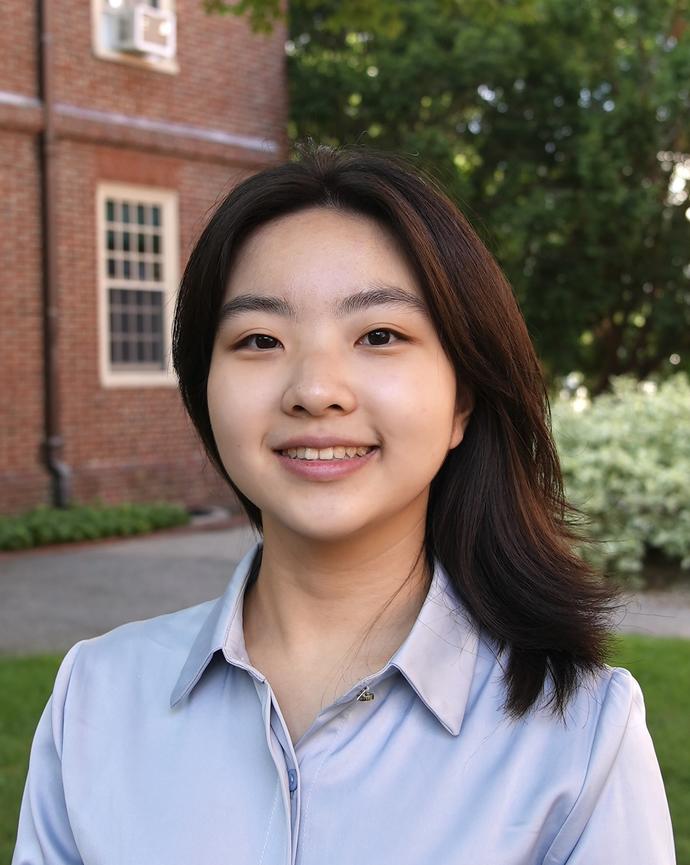 Headshot of Ashley Zheng.